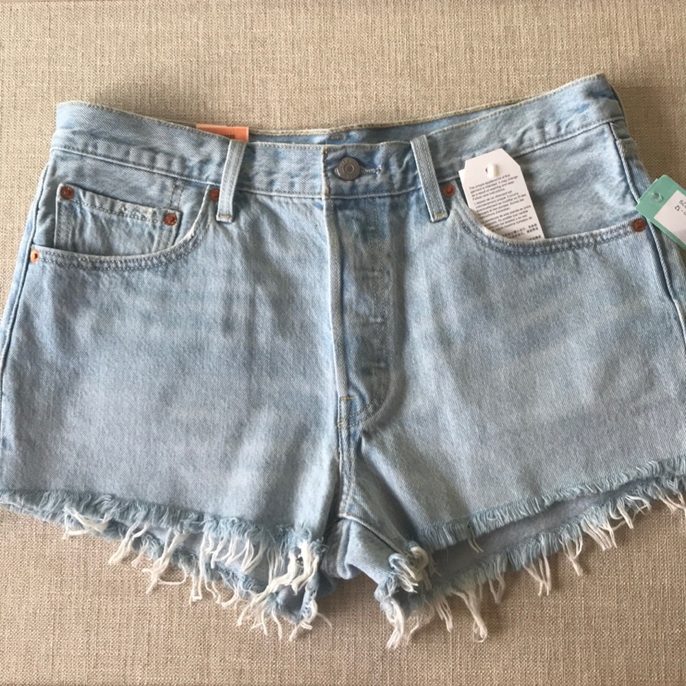 Levi’s Premium Frayed Hem Short